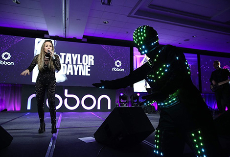 Taylor Dayne P19